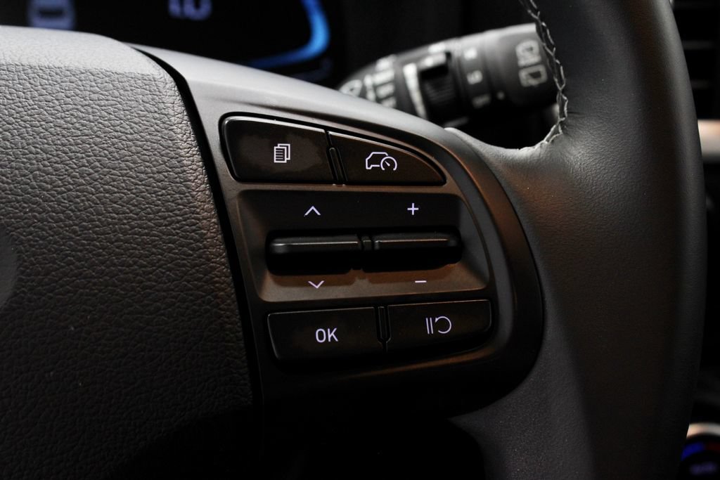 Certified 2024 Hyundai Venue SEL FWD image 30