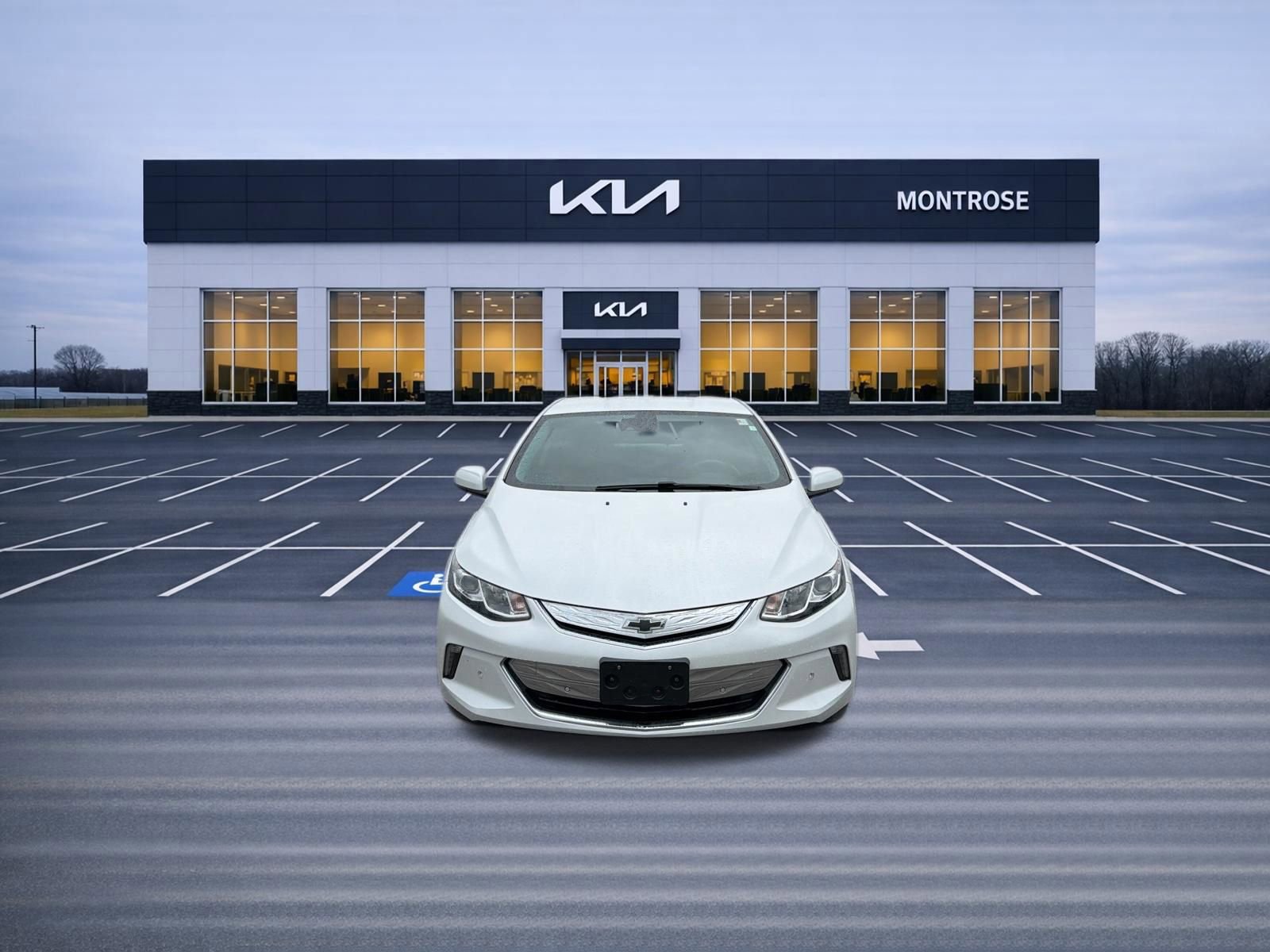 Used 2018 Chevrolet Volt Premier w/ Driver Confidence Package FWD image 2