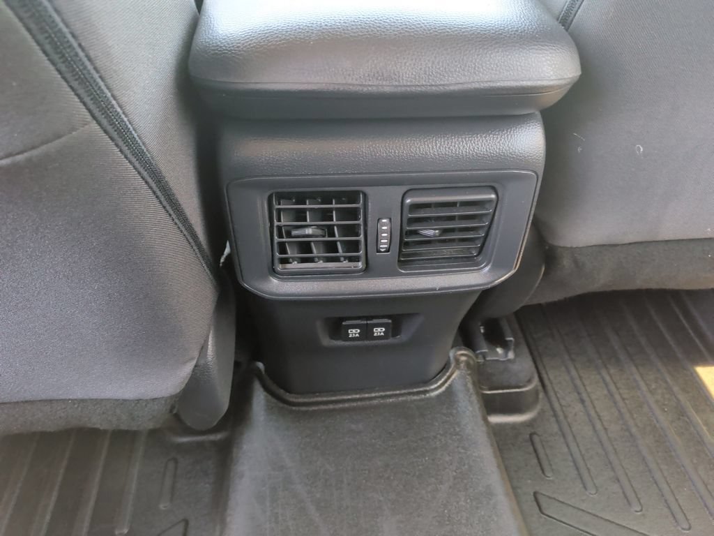 Used 2021 Toyota RAV4 XLE AWD/4WD image 20