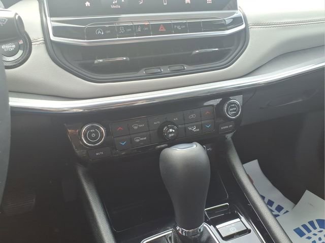 Used 2024 Jeep Compass Limited image 18