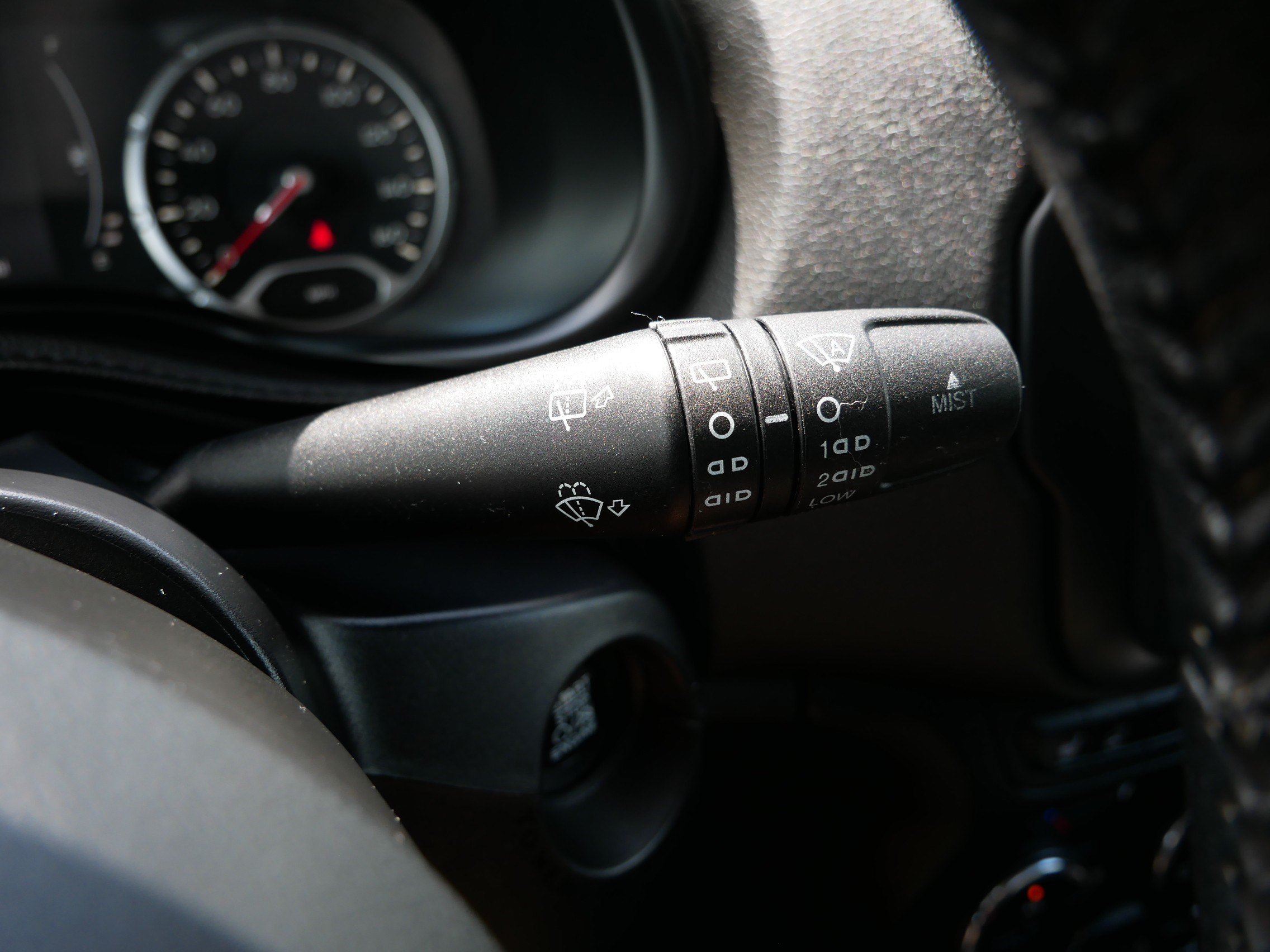 Used 2016 Jeep Renegade Latitude AWD/4WD image 29