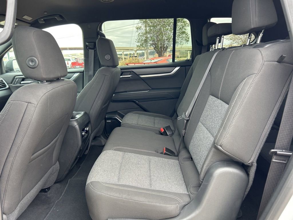 Used 2025 GMC Acadia Elevation image 11