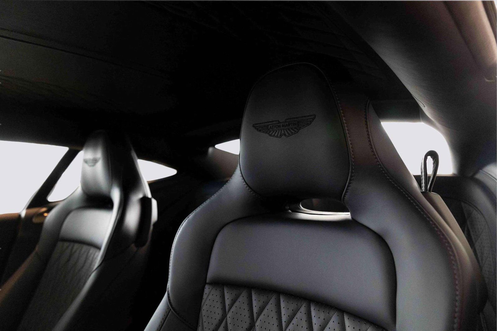 Used 2025 Aston Martin DB12 Coupe RWD image 29