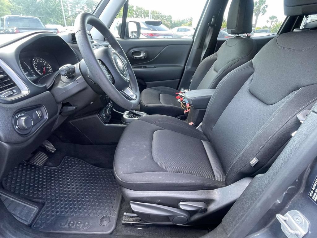 Used 2023 Jeep Renegade Latitude AWD/4WD image 15