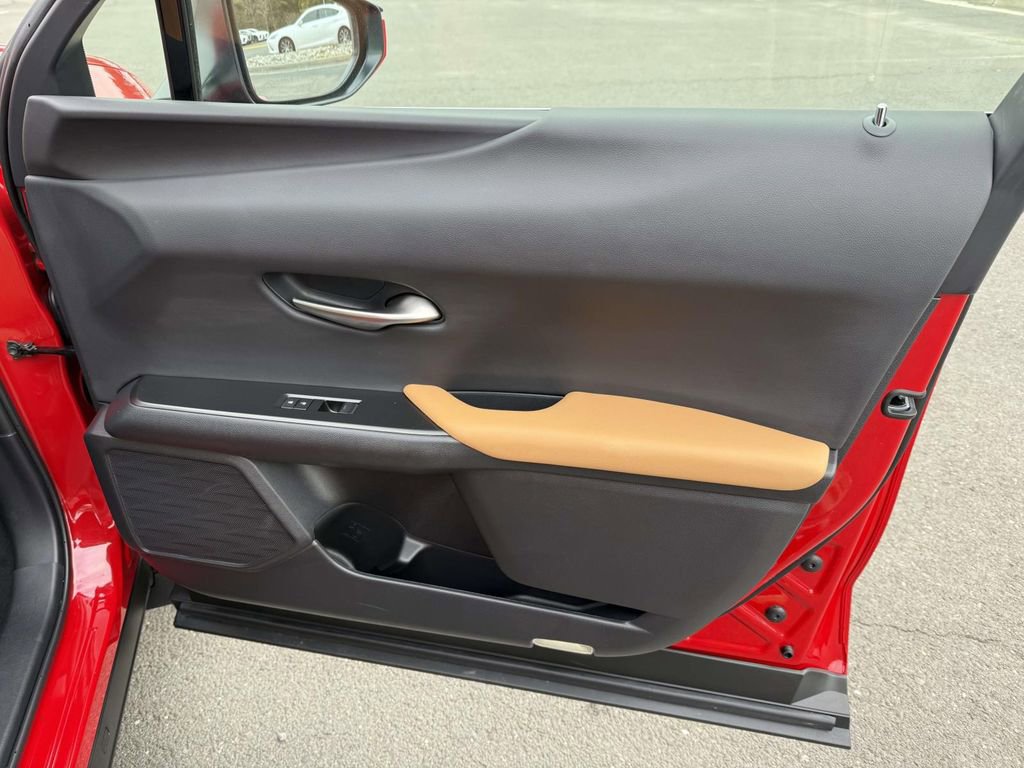 Used 2025 Lexus UX 300h AWD w/ Accessory Package (Z1) image 18