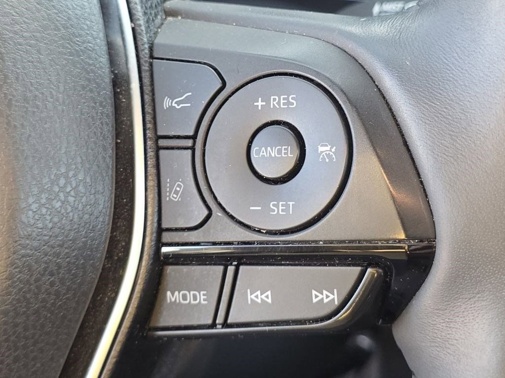 Used 2023 Toyota Venza Limited image 31