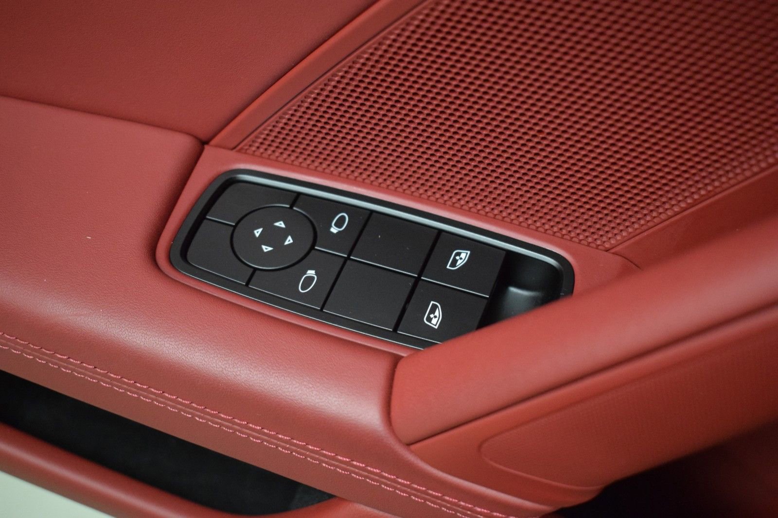 Used 2024 Porsche 911 Carrera RWD image 37