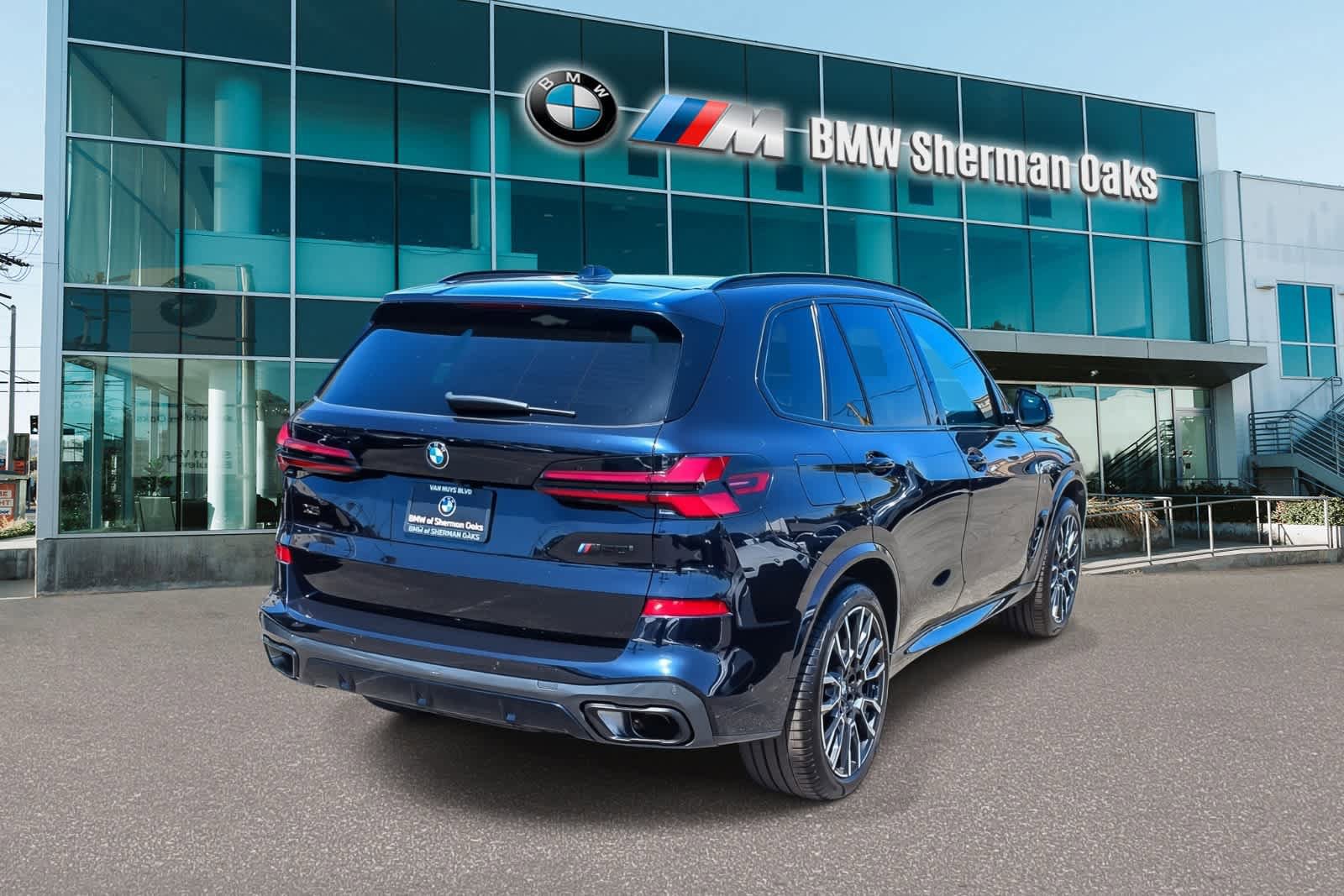 Used 2025 BMW X5 sDrive40i w/ M Sport Package RWD image 4