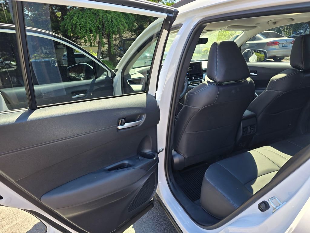 Used 2023 Toyota Corolla Cross XLE w/ Convenience Package AWD/4WD image 9
