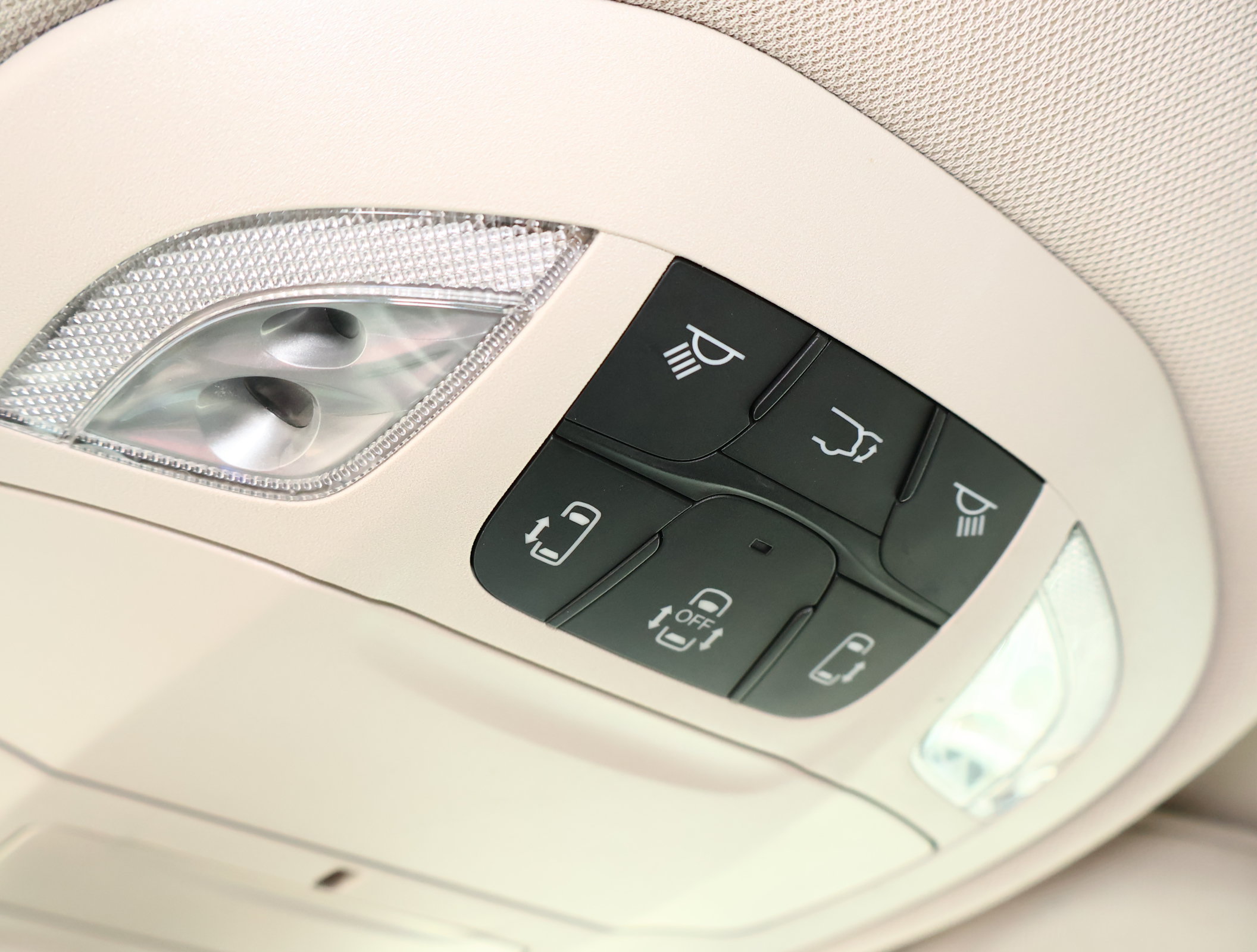 Used 2024 Chrysler Voyager LX FWD image 19