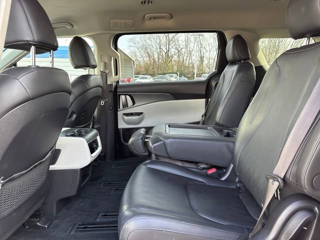 Used 2023 Kia Carnival LX image 10