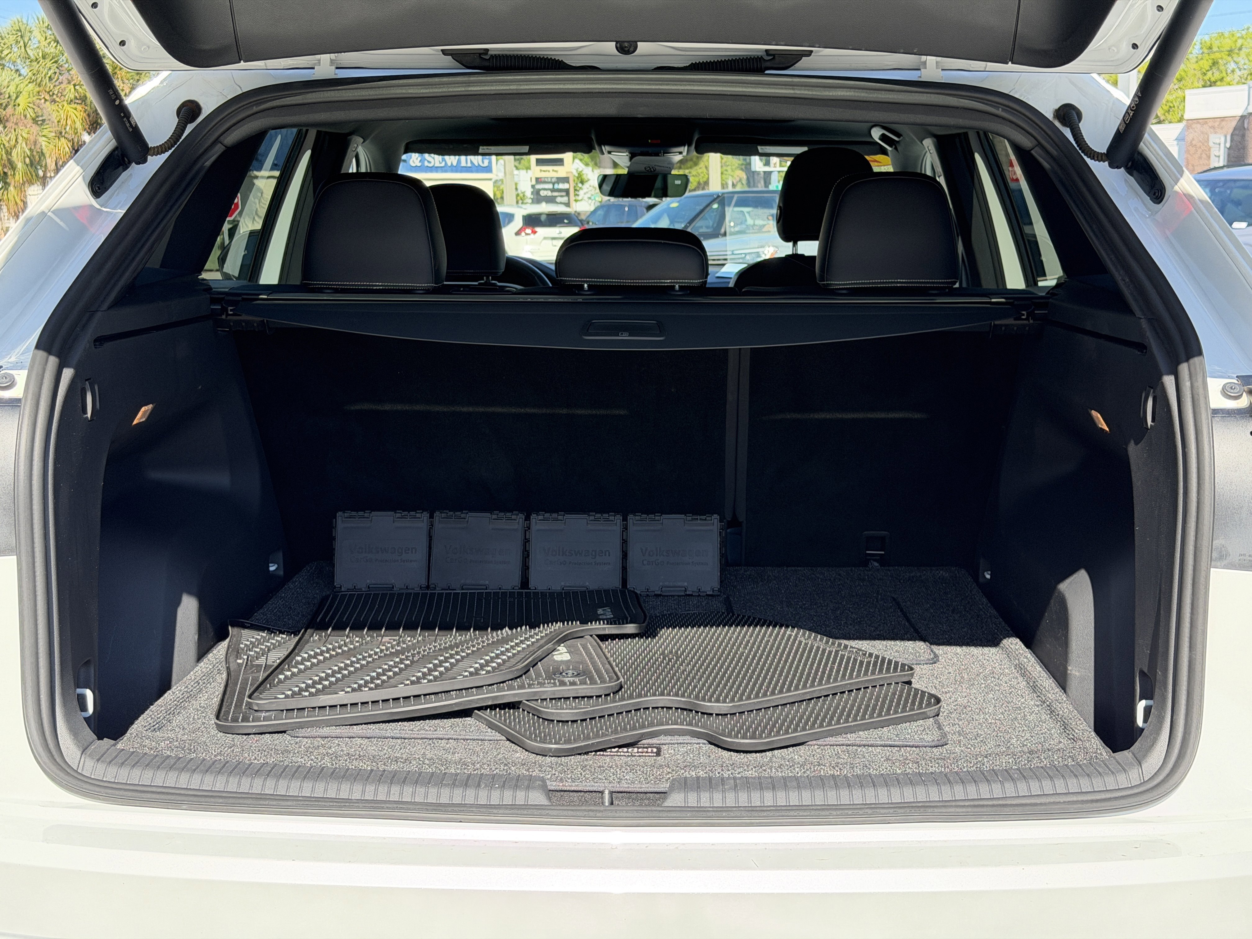 Used 2023 Volkswagen Atlas Cross Sport SEL R-Line image 10