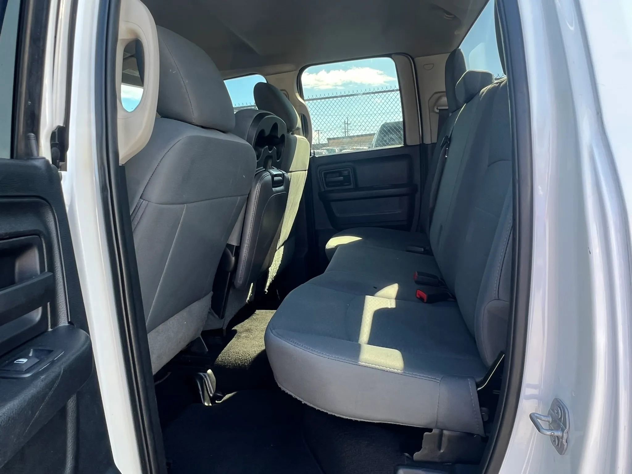 Used 2017 RAM 1500 Express image 25