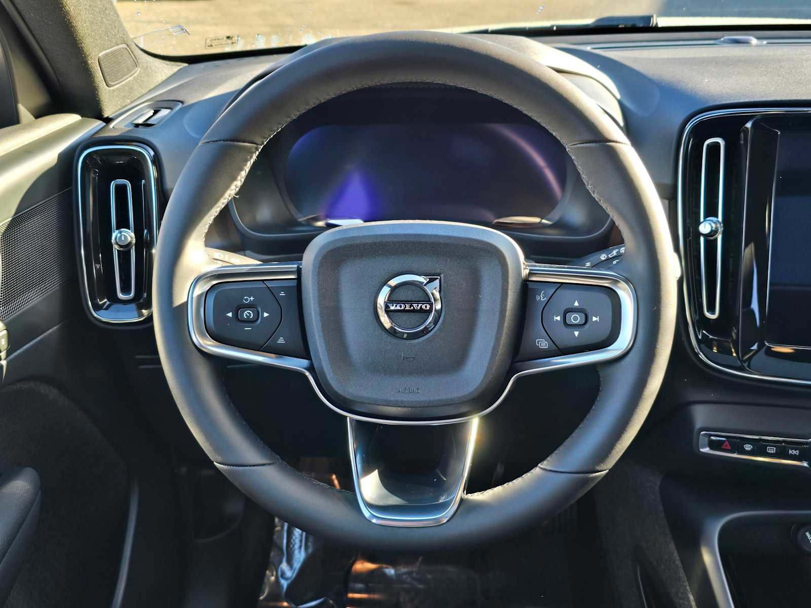 Used 2023 Volvo XC40 Recharge Plus w/ Protection Package Premier image 19