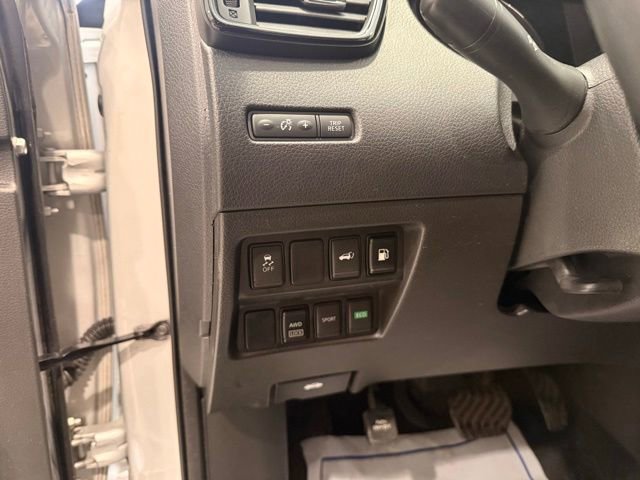 Used 2018 Nissan Rogue SV AWD/4WD image 13