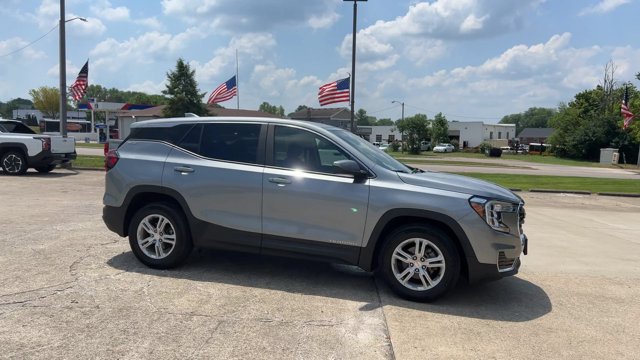 Used 2023 GMC Terrain SLE FWD image 2