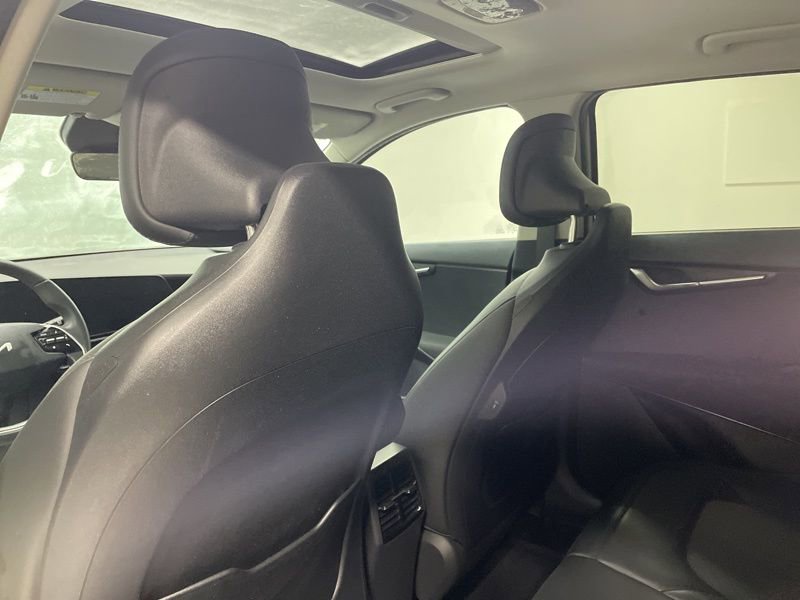 Used 2024 Kia Niro EX Touring image 17
