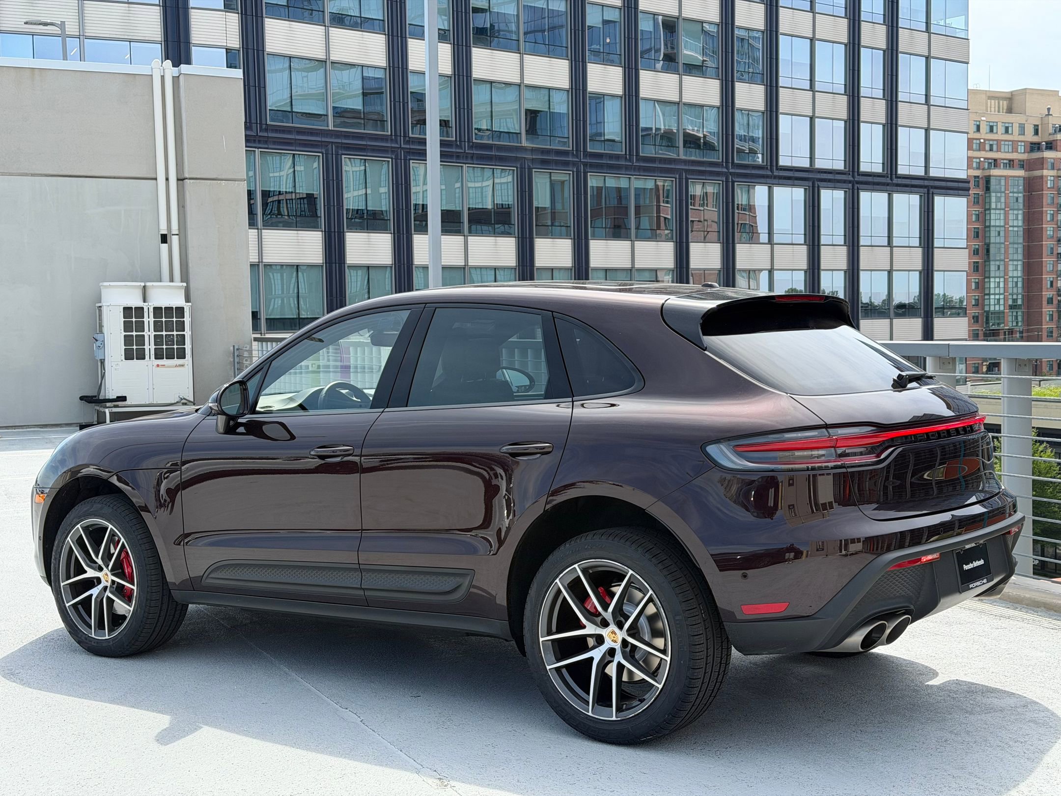Certified 2023 Porsche Macan S AWD/4WD image 3