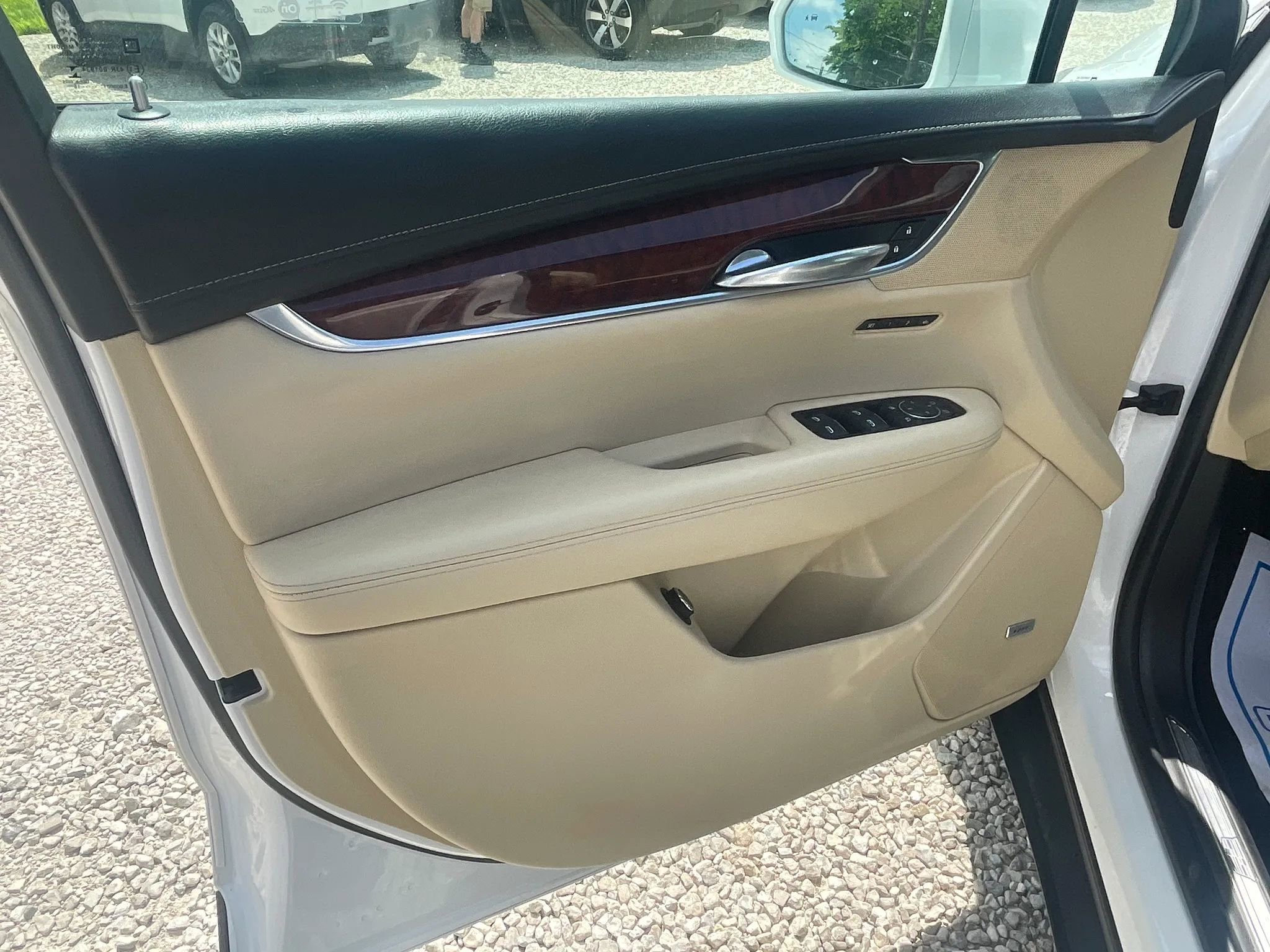 Used 2017 Cadillac XT5 Luxury w/ Driver Awareness Package FWD image 25