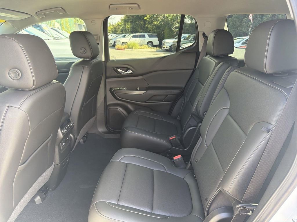 Used 2023 GMC Acadia SLT w/ Preferred Package image 23