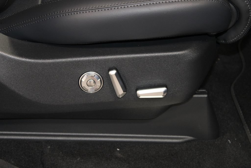 New 2027 Lincoln Navigator L Premier RWD image 29
