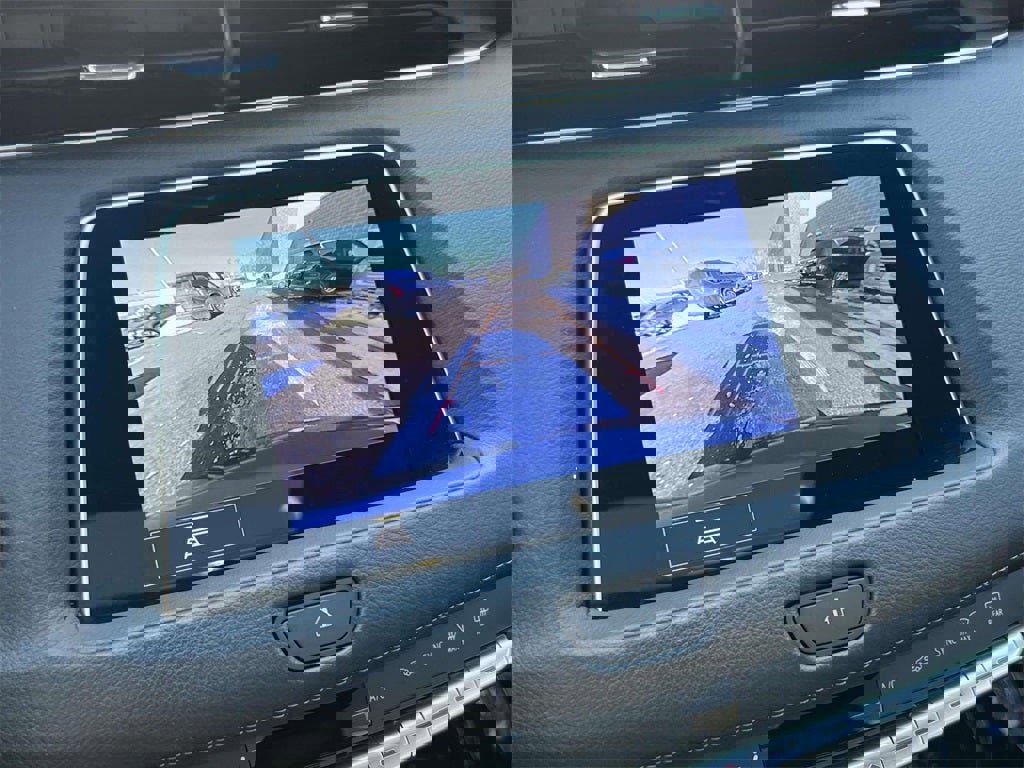 Used 2023 Cadillac XT4 Luxury w/ Cold Weather Package image 18