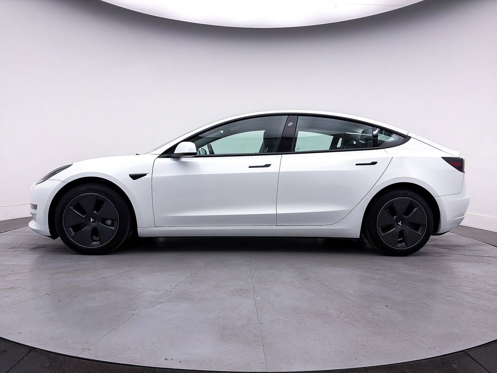 Used 2023 Tesla Model 3 Standard Range image 34