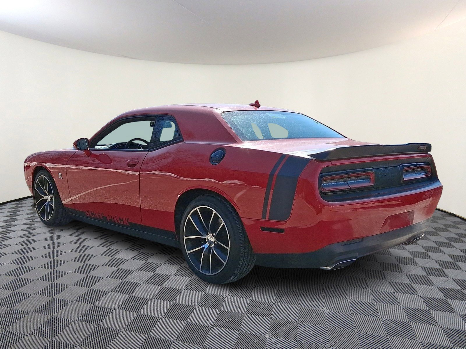 Used 2016 Dodge Challenger R/T Scat Pack w/ Leather Interior Group RWD image 4