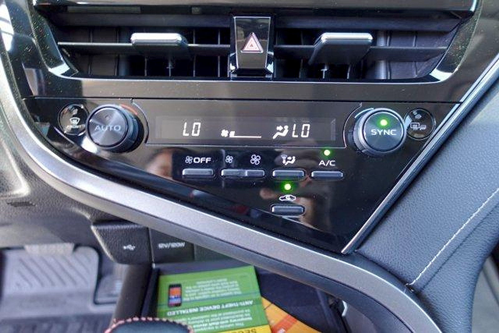 Used 2022 Toyota Camry SE FWD image 22