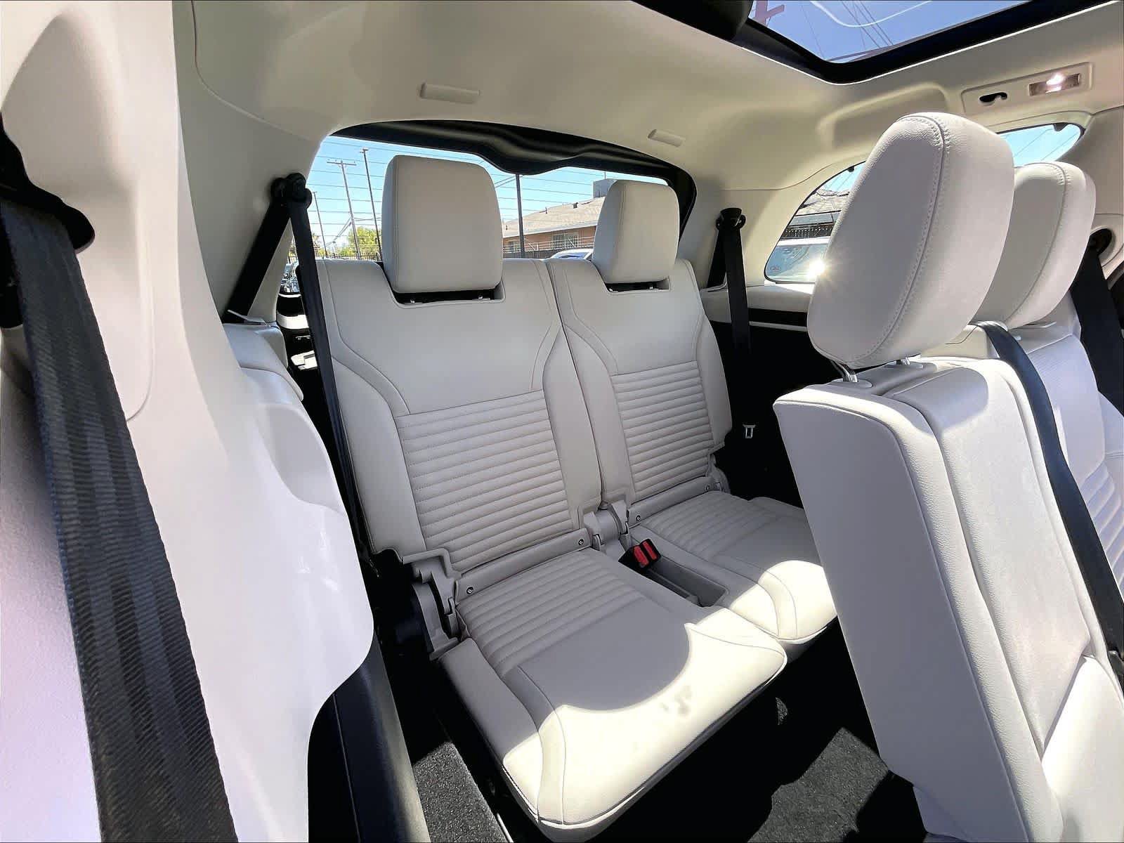 Used 2025 Land Rover Discovery S AWD/4WD image 31