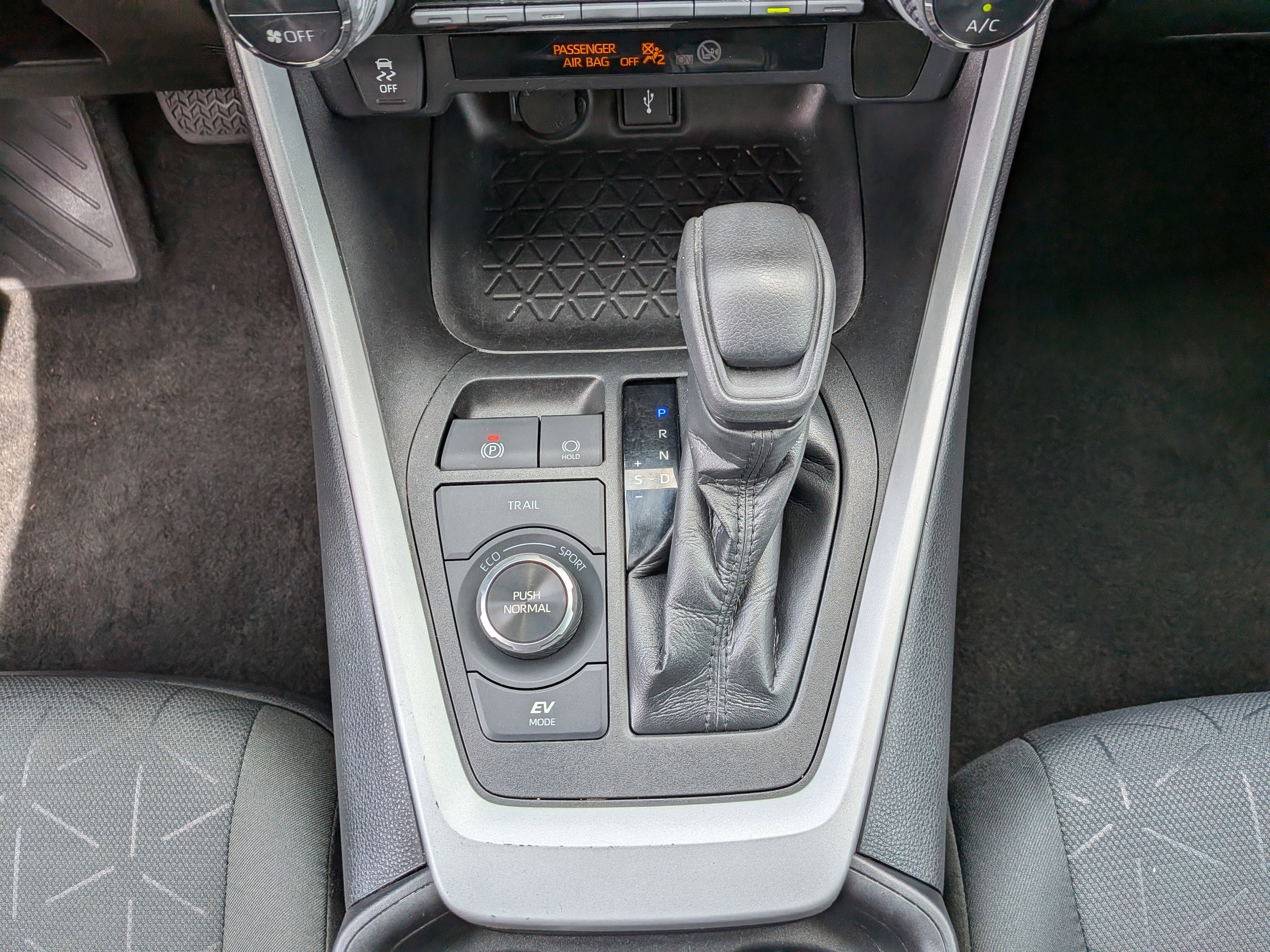 Used 2021 Toyota RAV4 XLE w/ Convenience Package AWD/4WD image 33