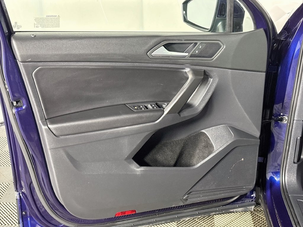 Certified 2021 Volkswagen Tiguan SE w/ Panoramic Sunroof Package AWD/4WD image 11