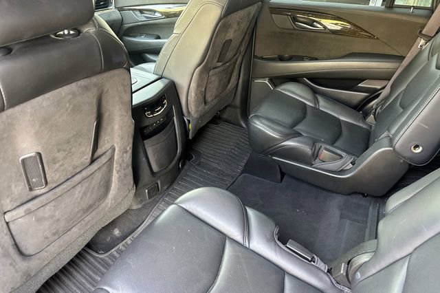 Used 2017 Cadillac Escalade Platinum image 12