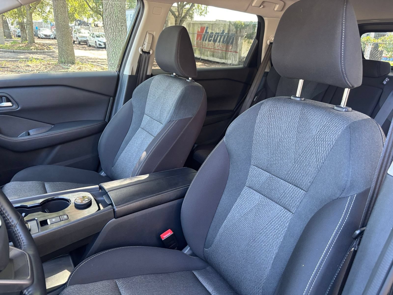 Used 2025 Nissan Rogue SV AWD/4WD image 36