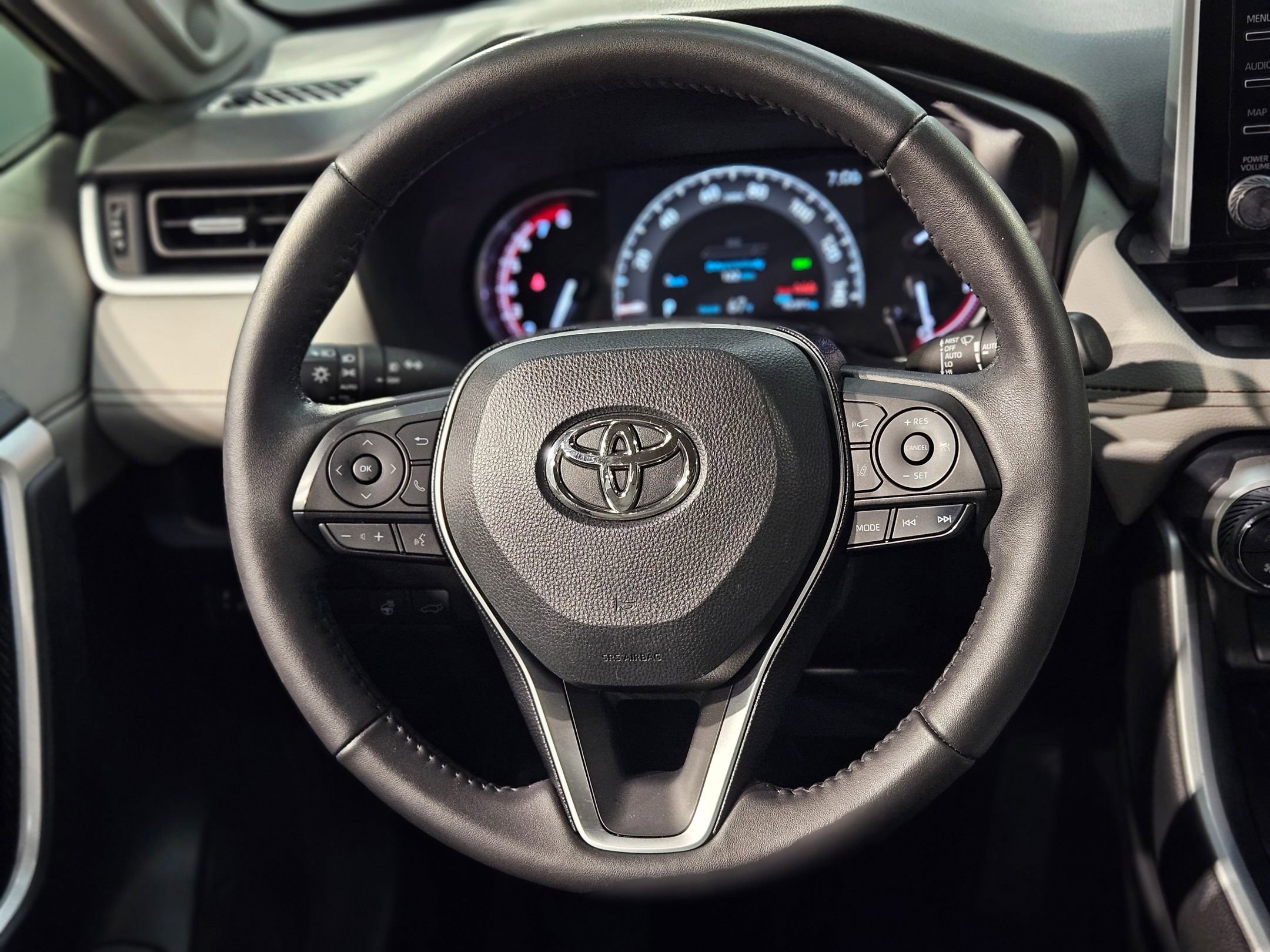 Used 2020 Toyota RAV4 Limited image 27