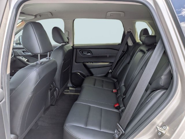 Used 2024 Nissan Rogue SL AWD/4WD image 13