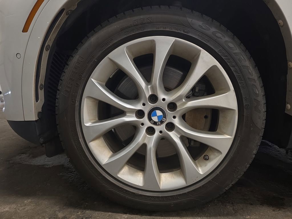 Used 2015 BMW X5 xDrive50i AWD/4WD image 9