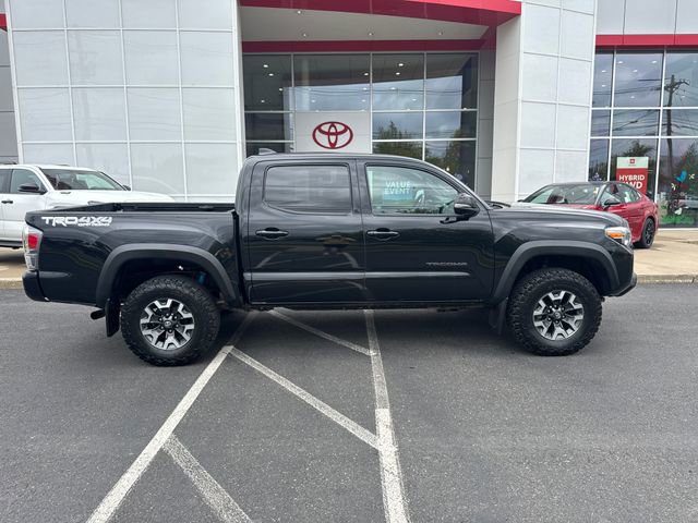 Used 2022 Toyota Tacoma TRD Off-Road w/ Technology Package AWD/4WD image 2