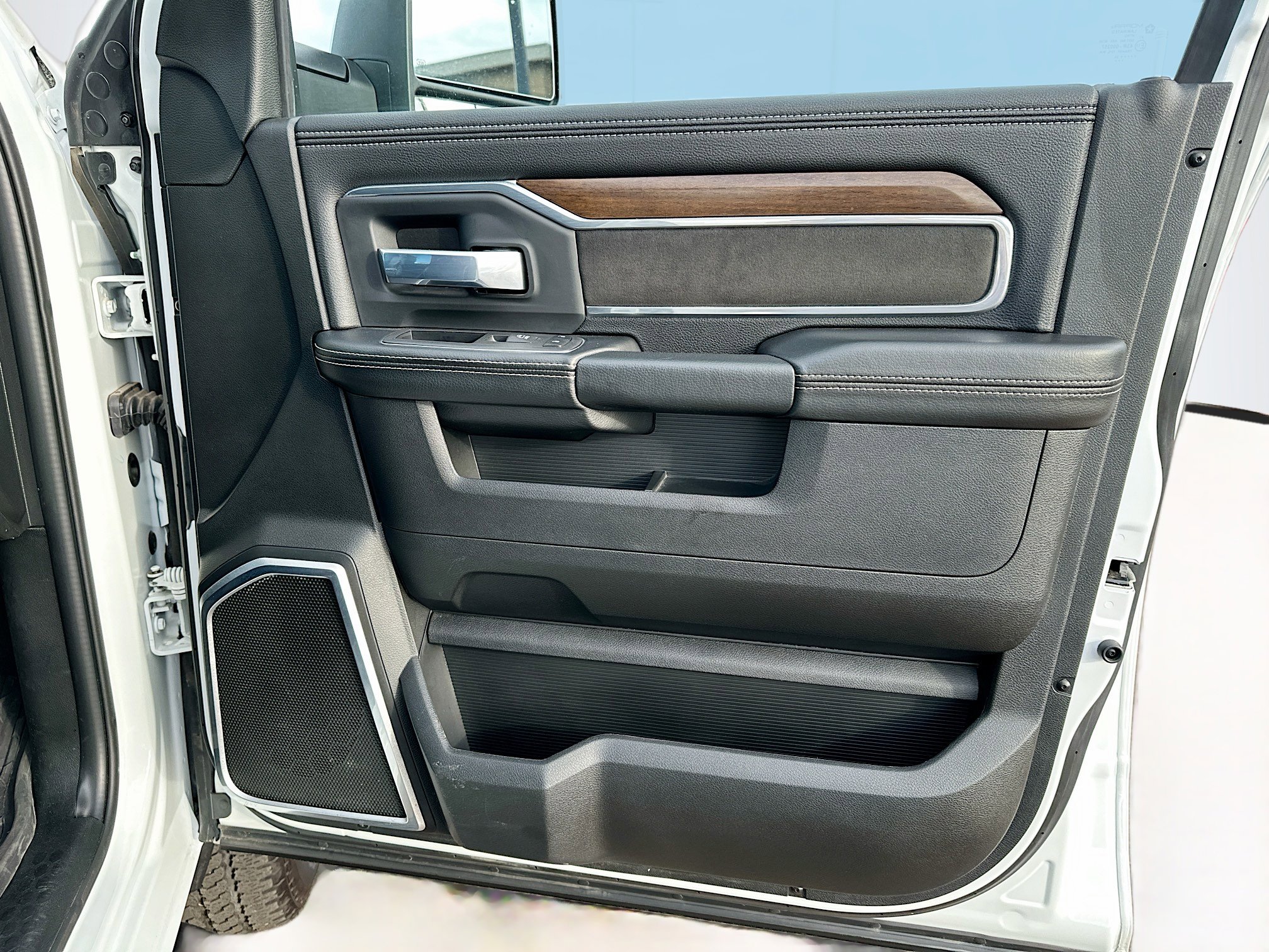 Used 2024 RAM 2500 Laramie image 33