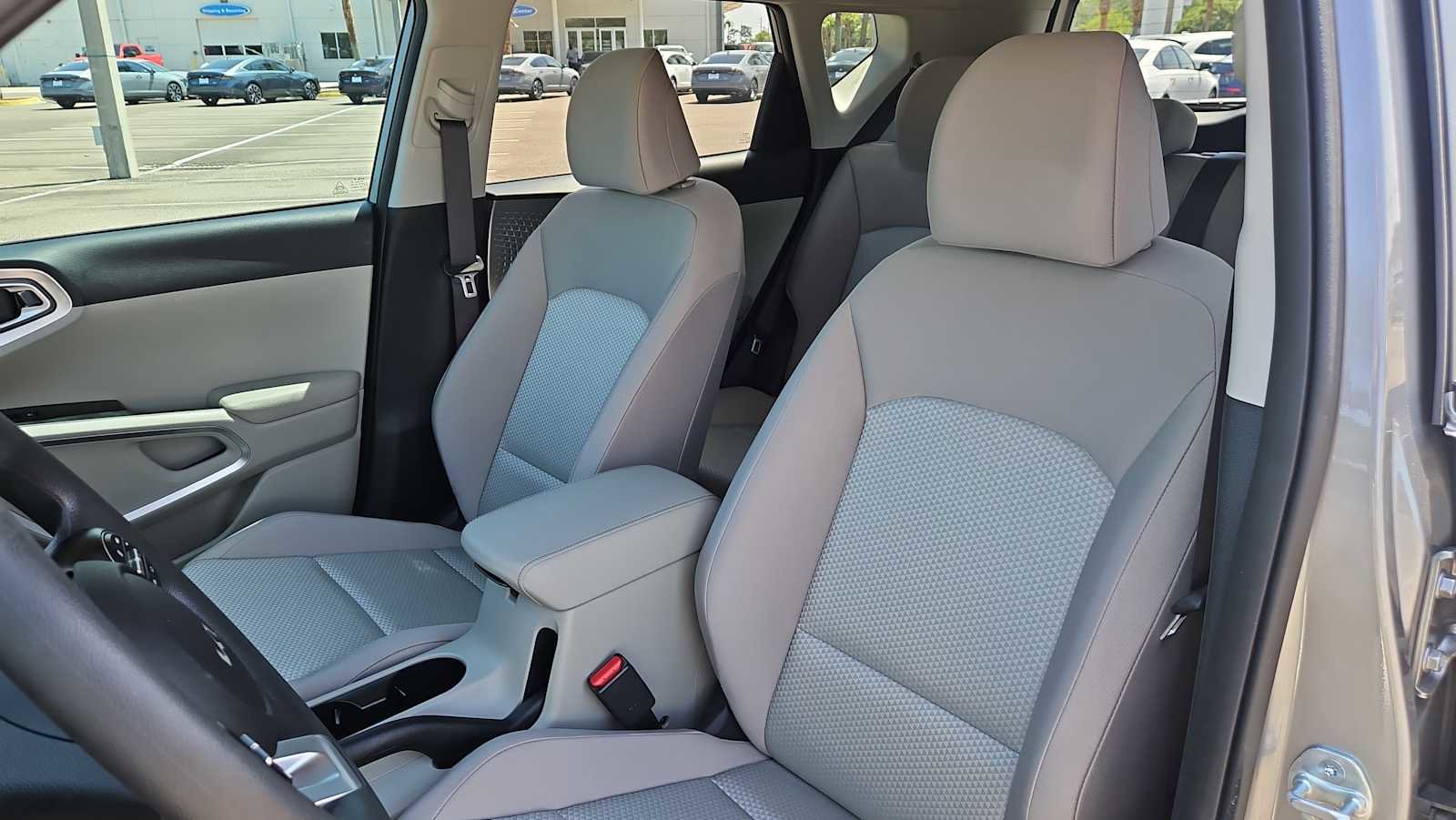 Used 2023 Kia Soul LX image 13