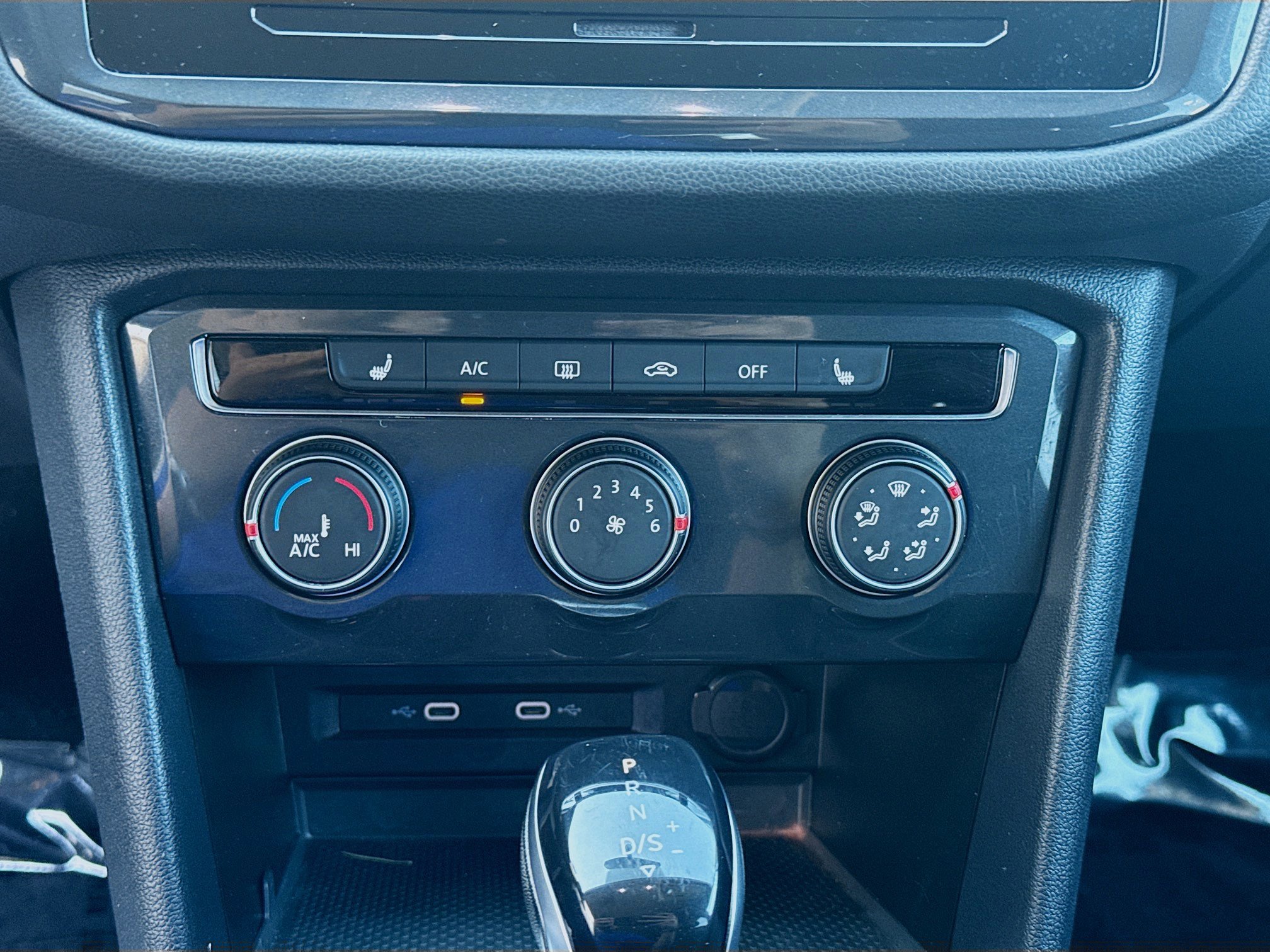 Used 2022 Volkswagen Tiguan S image 14