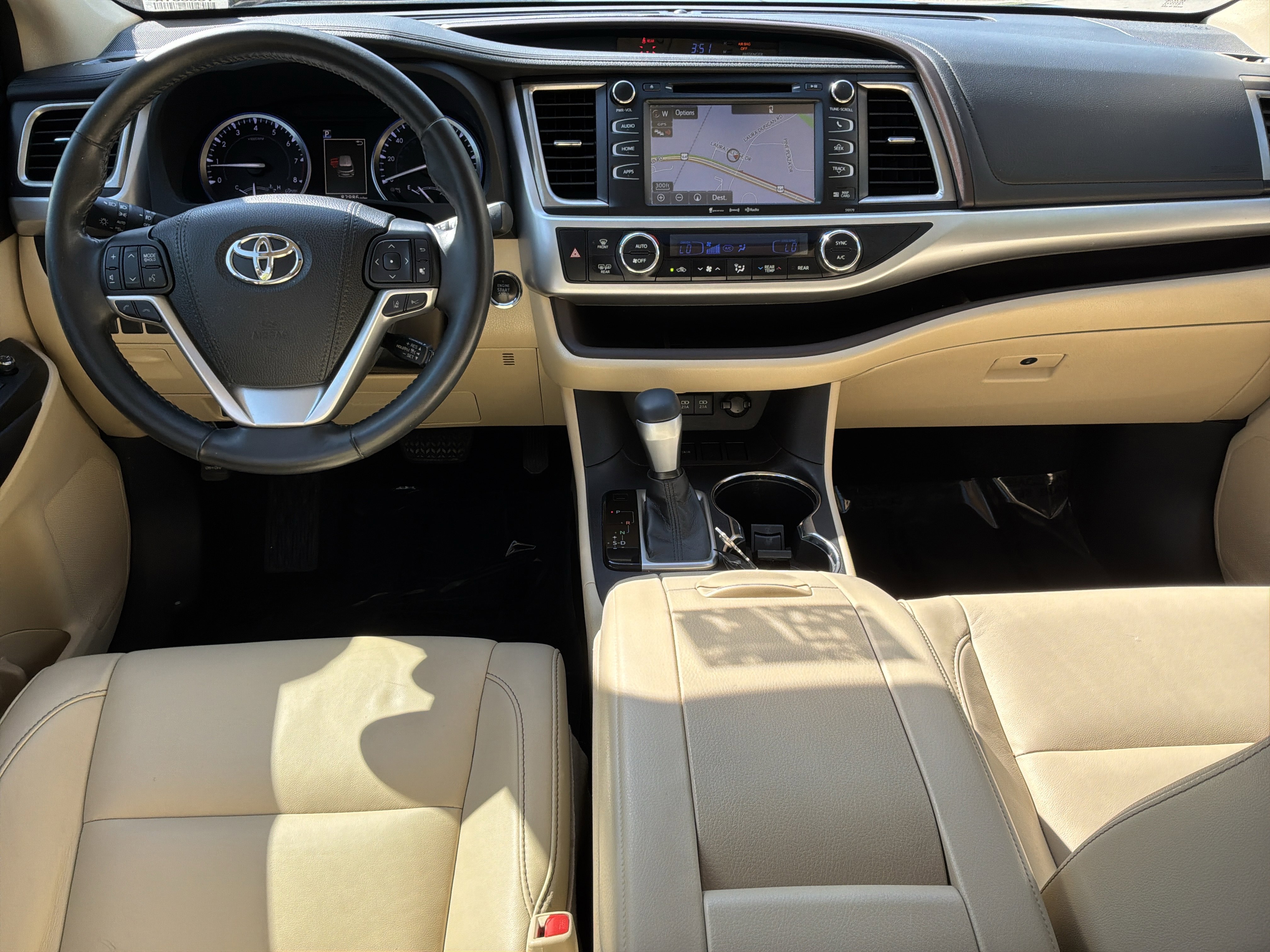 Used 2018 Toyota Highlander XLE image 29