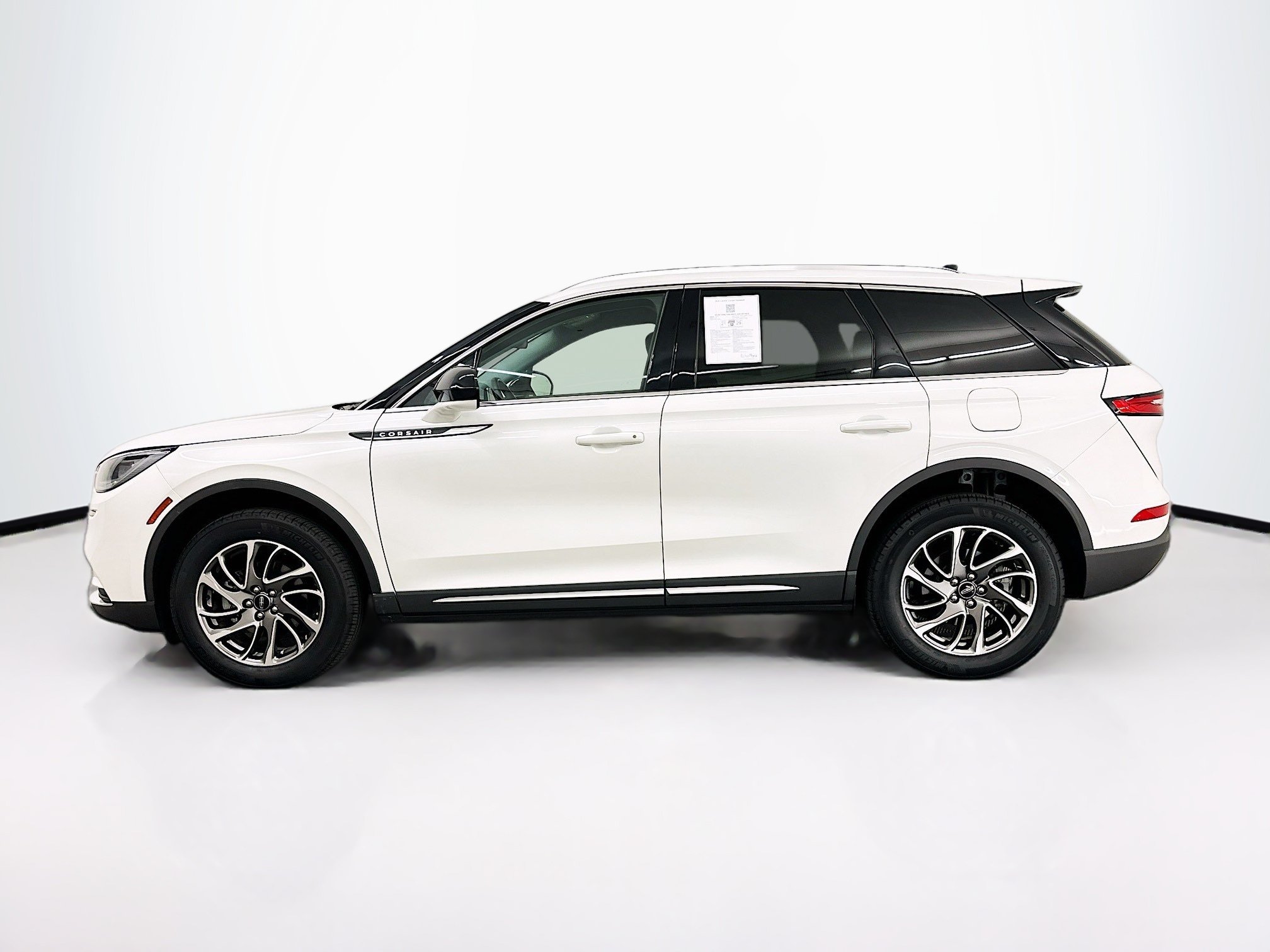 Used 2022 Lincoln Corsair AWD w/ Equipment Group 101A image 4