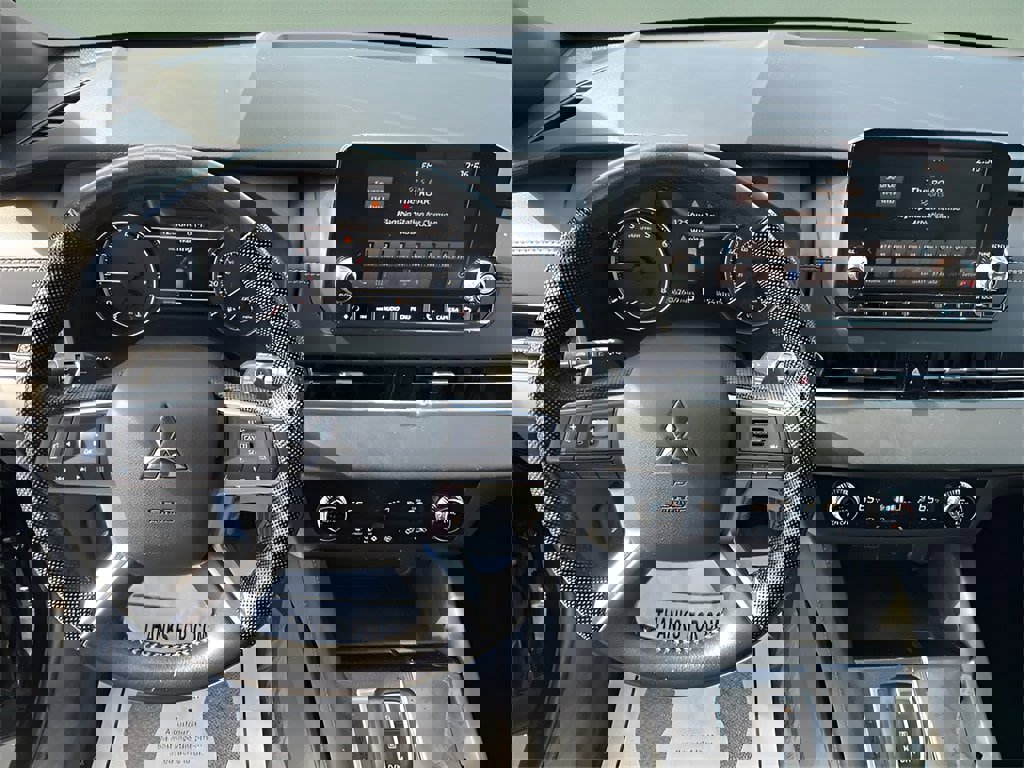 Used 2022 Mitsubishi Outlander SE image 6