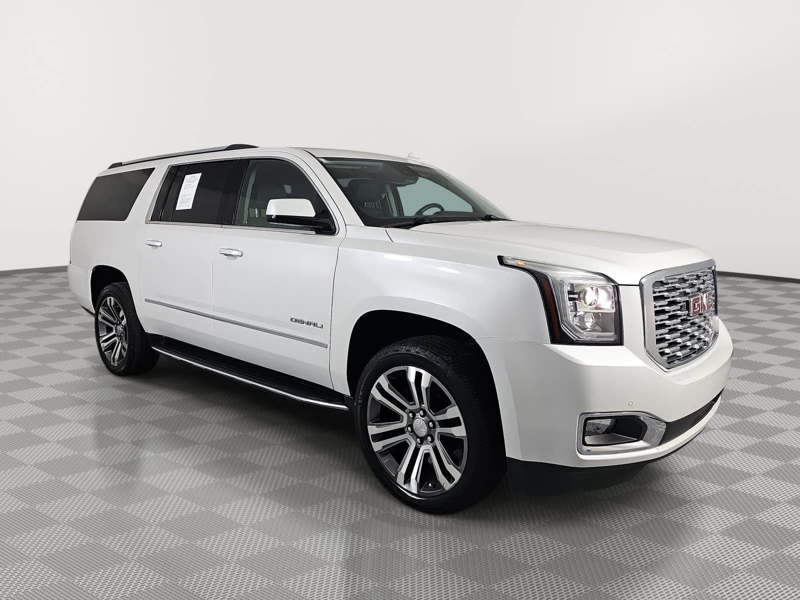 Used 2020 GMC Yukon XL Denali w/ Open Road Package RWD image 2