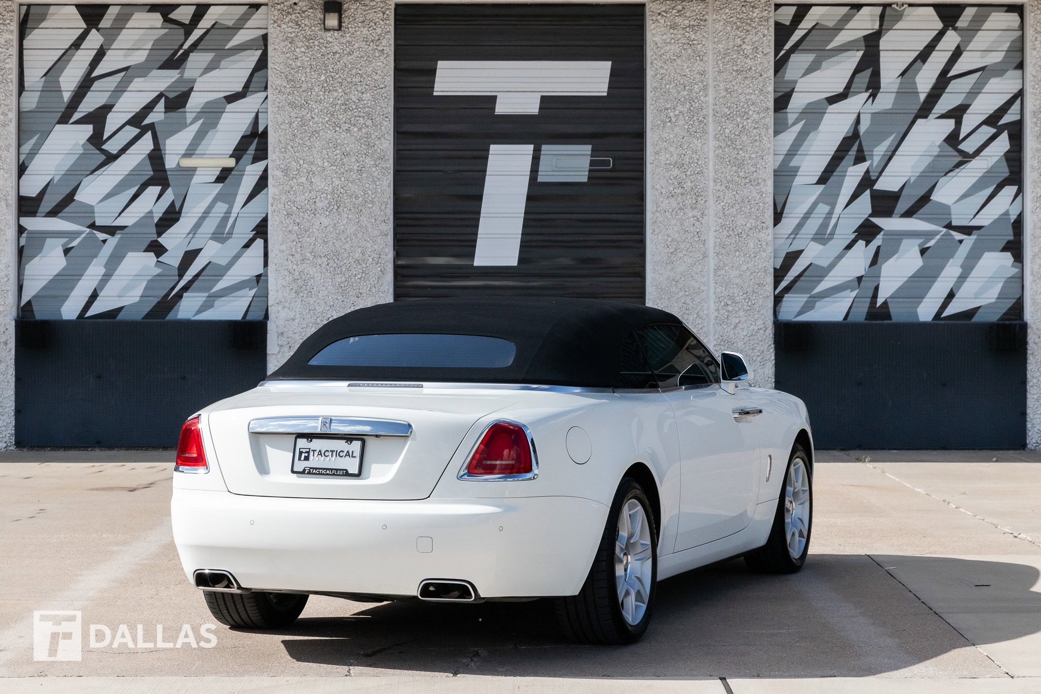 Used 2017 Rolls-Royce Dawn image 18