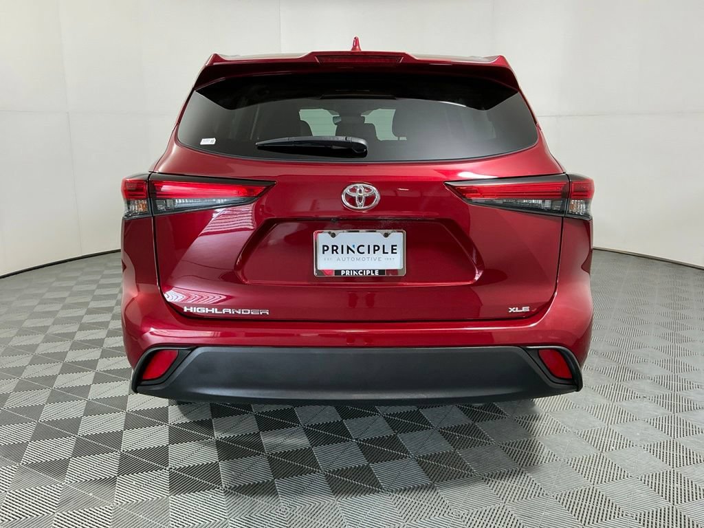 Used 2022 Toyota Highlander XLE FWD image 6