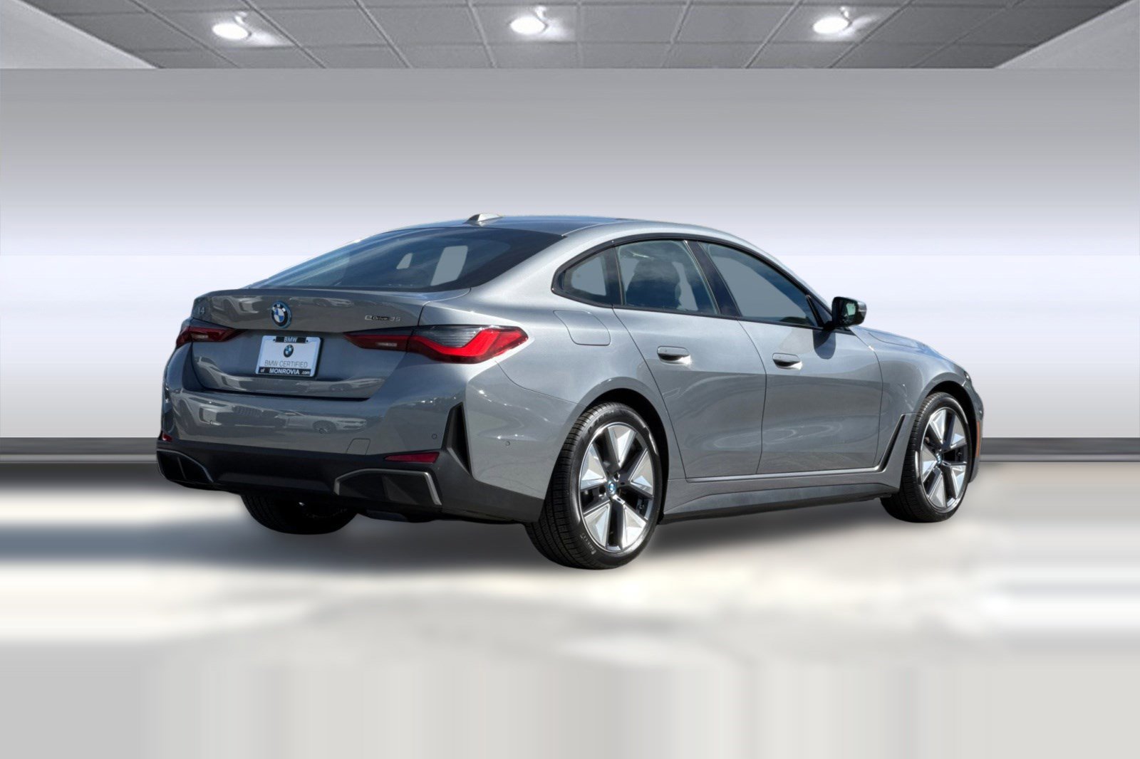 Used 2023 BMW i4 eDrive35 image 8