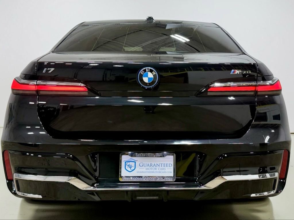Used 2024 BMW i7 M70 w/ Premium Package image 16