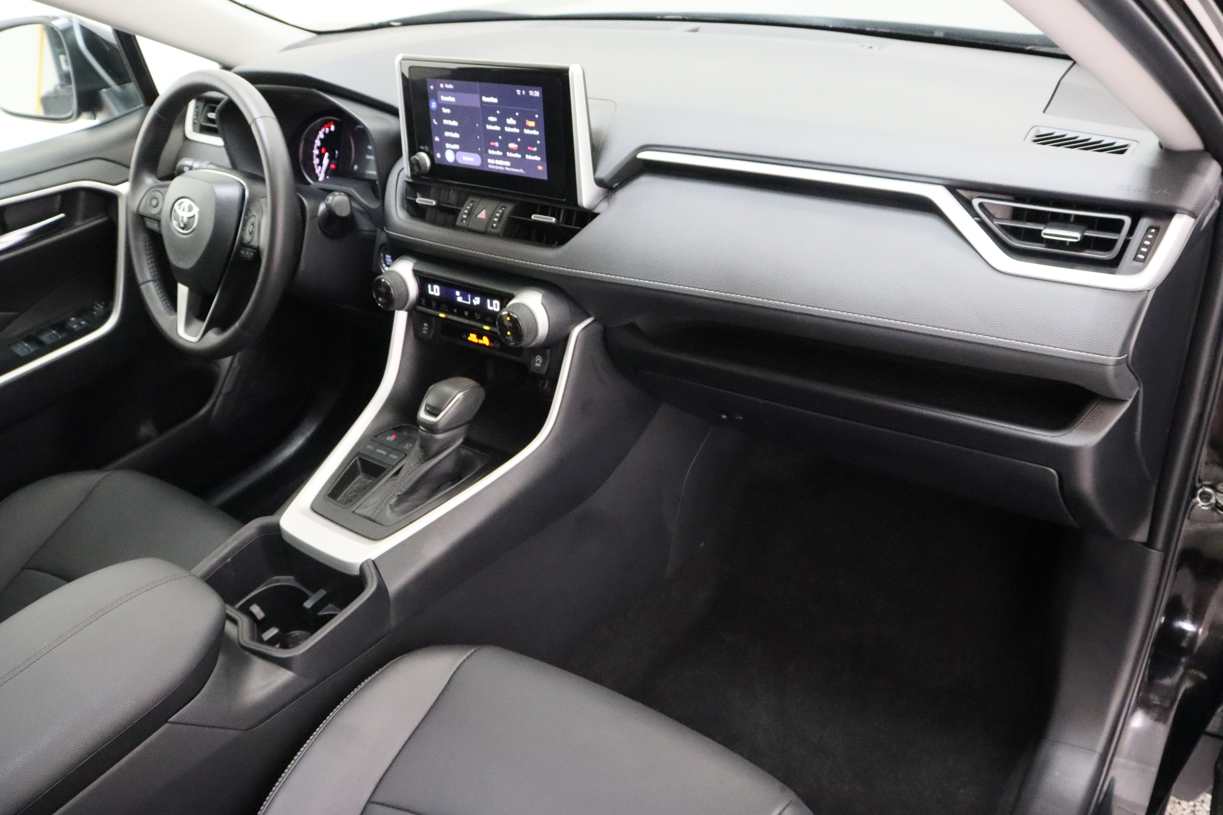 Used 2025 Toyota RAV4 XLE Premium FWD image 37